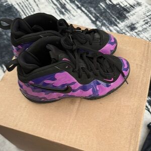 Nike Kids Purple and Black Sneakers